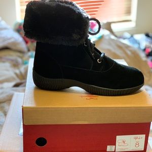 Black winter boots